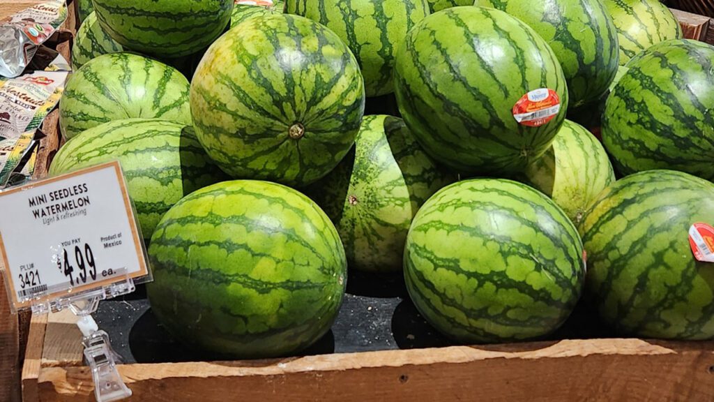 Según datos de USA Trade de 2021, Nogales, Arizona, maneja alrededor del 37% de todos los productos agrícolas enviados desde México a los EE. UU., con un valor estimado de $3.4 mil millones. De ese total, $2.2 mil millones correspondieron a importaciones de verduras y $1.2 mil millones a importaciones de frutas.