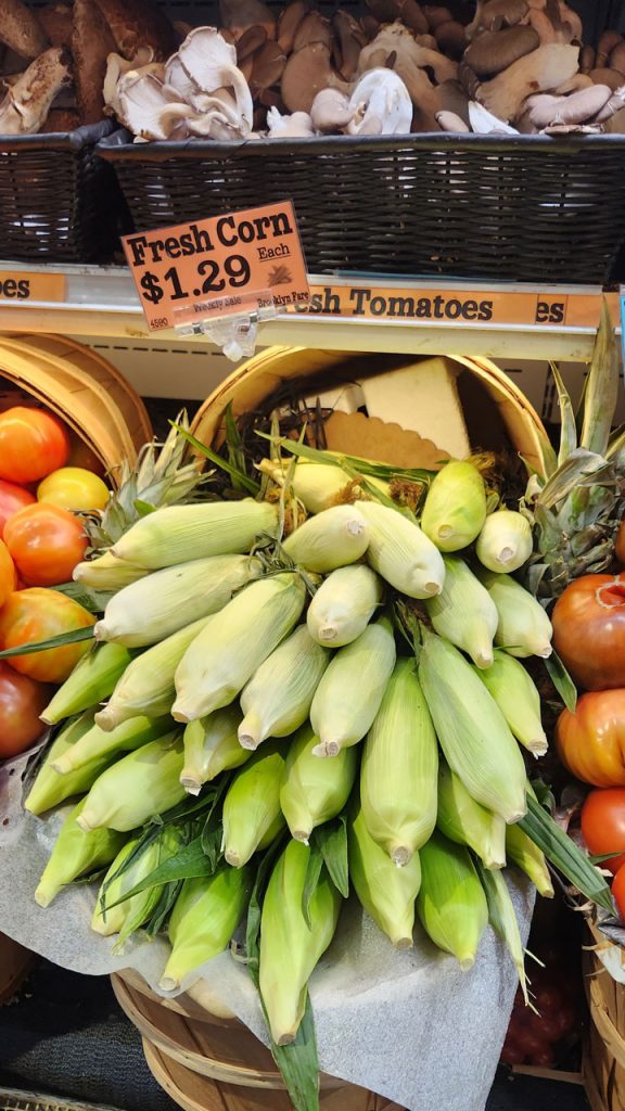 Customers look at the color, kernel size, well-developed ears and whether it looks juicy when selecting sweet corn.