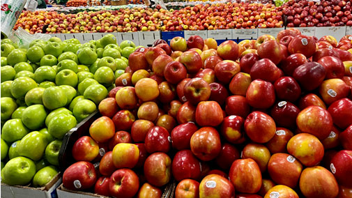 Joe Randazzo’s Fruit and Vegetable Market, with locations in Detroit, Dearborn Heights, Roseville, and Westland, MI, has been family-run for over 70 years. They carry more than 20 different varieties of apples throughout the year, and beginning in September, more than 10 of those will be locally grown in Michigan.